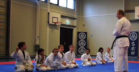 Voorbereiding voor het Karate examen voor kyugraden bij Budo Ryu Koersen